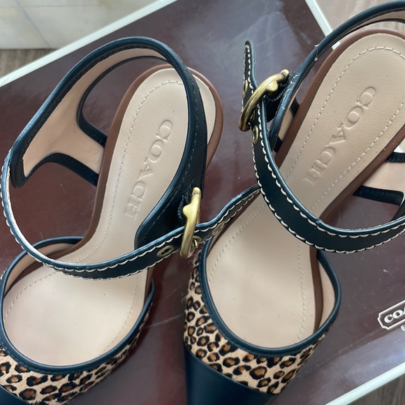 🐆🕶COACH heel 🖤💛 - Picture 3 of 10